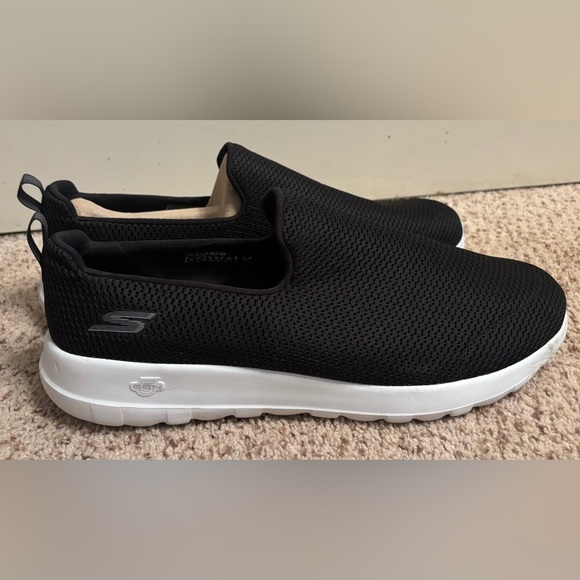 Skechers Men's Go Walk Max-Clinched Shoe in Black/White, Size 16 - Picture 1 of 10